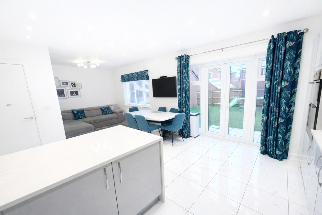 Property photo 2 of 14 Photo 3