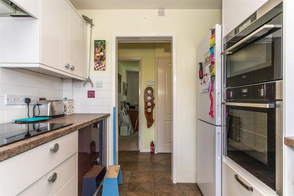 Property photo 3 of 21