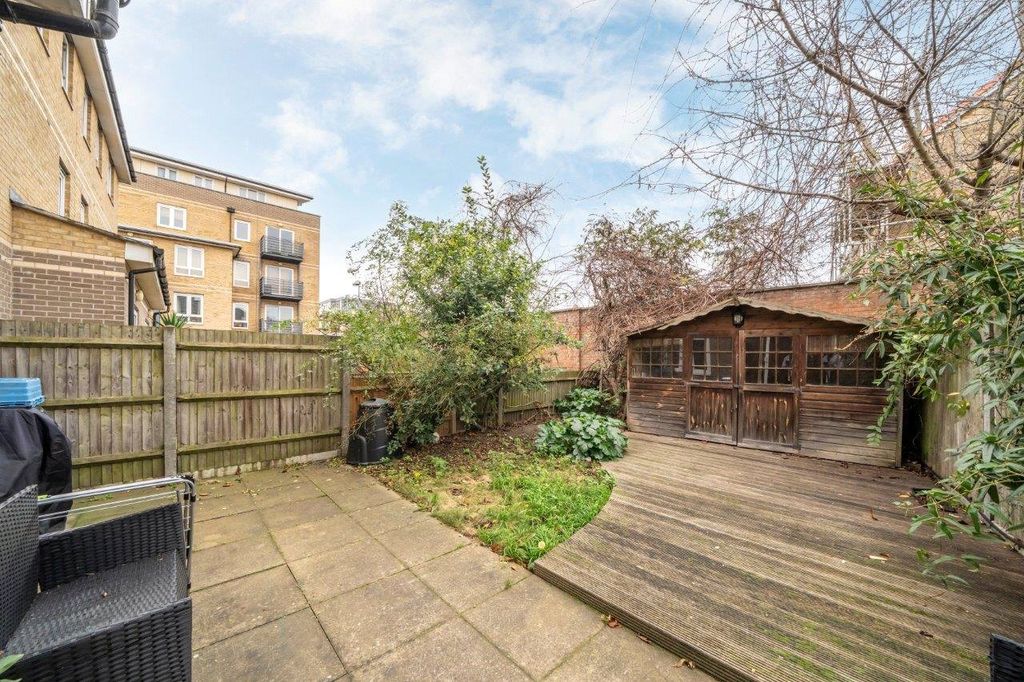 Property photo 2 of 10 Garden