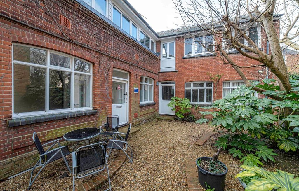 Property photo 2 of 12 Picture No. 02