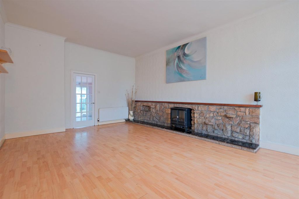 Property photo 2 of 20 Lounge