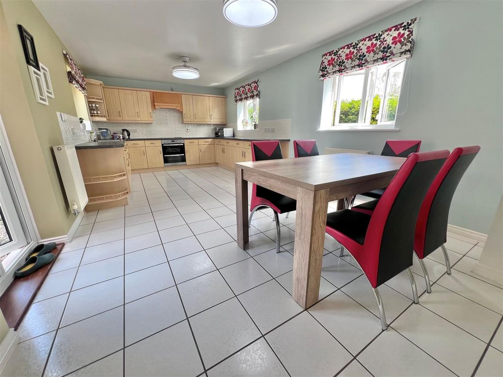 Property photo 3 of 16 Kitchen 1.Jpg