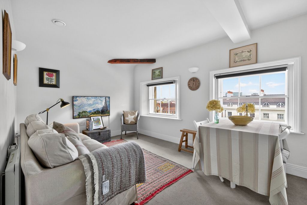 Property photo 2 of 20 1435559-15-69c655...