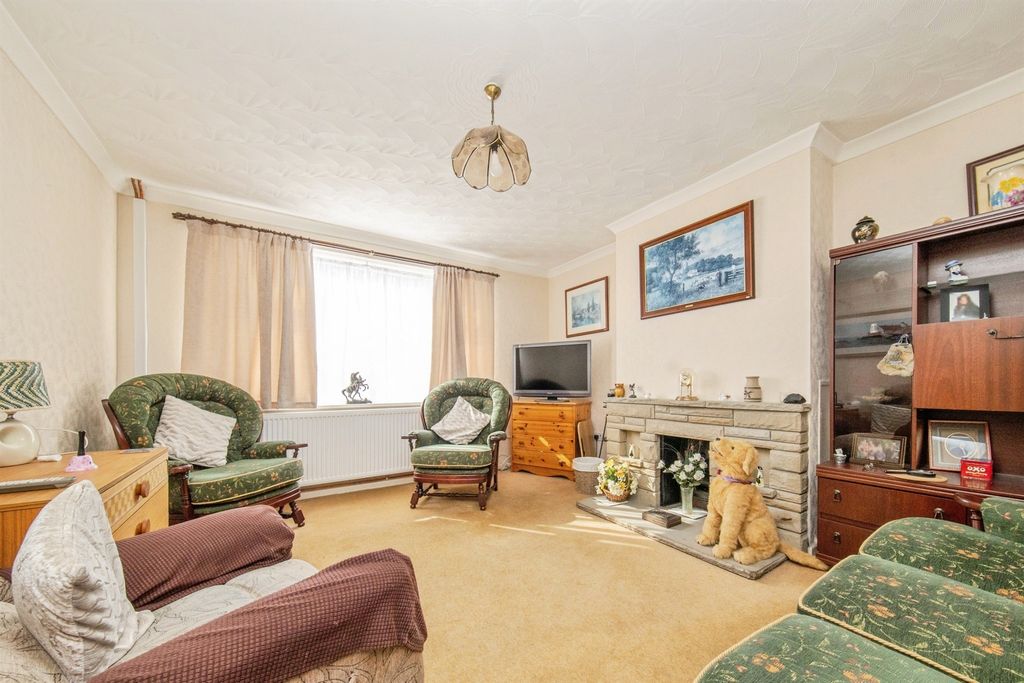 Property photo 2 of 17