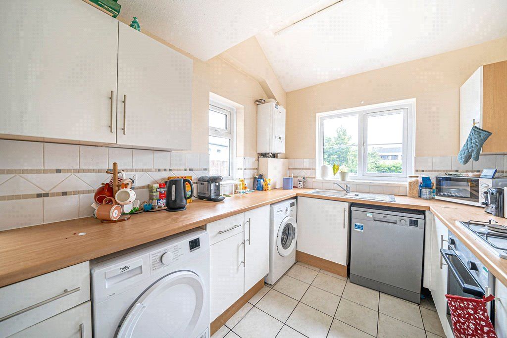 Property photo 2 of 9 Kitchen