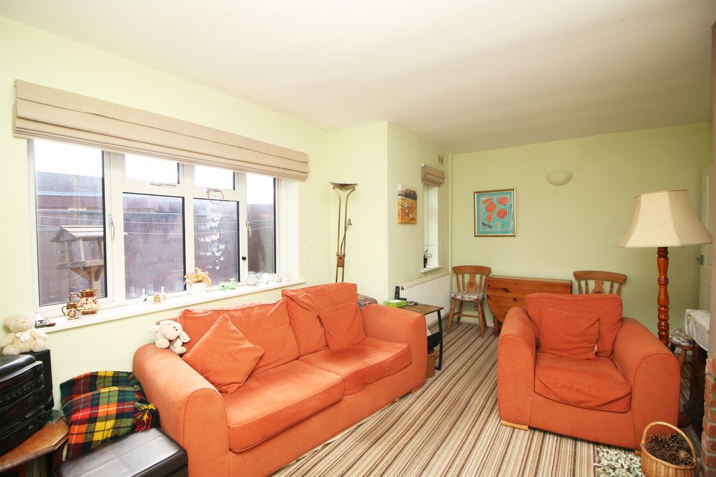 Property photo 2 of 17