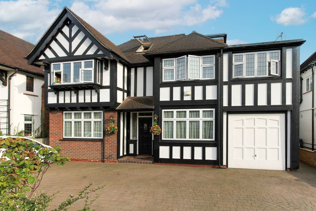 Property photo 1 of 23