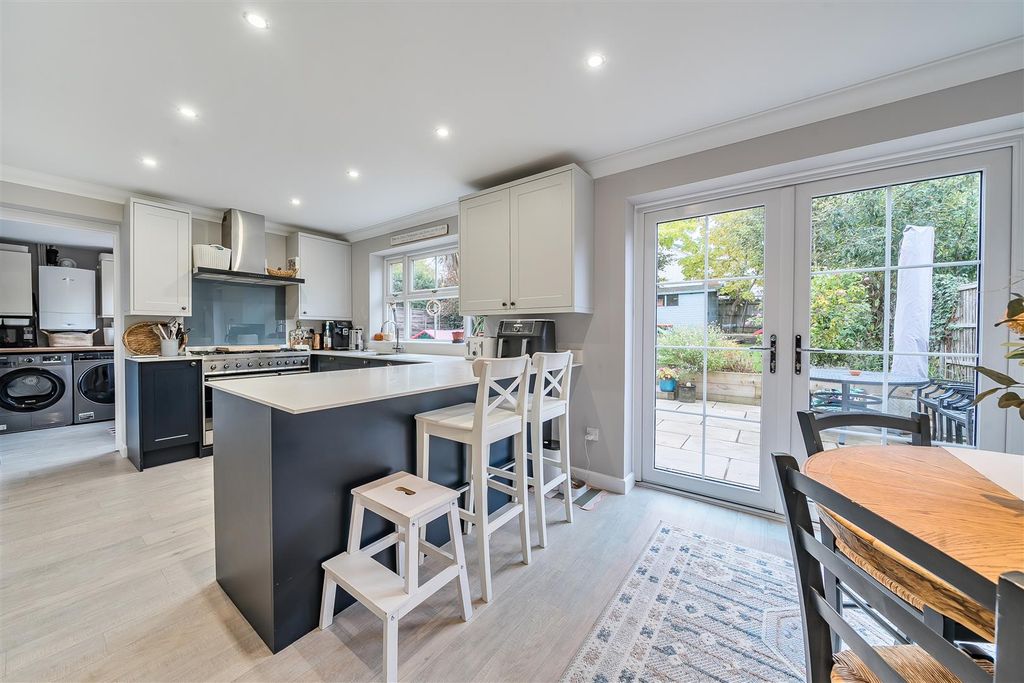 Property photo 2 of 26 1369731-9-68Efc76B63894.Jpg