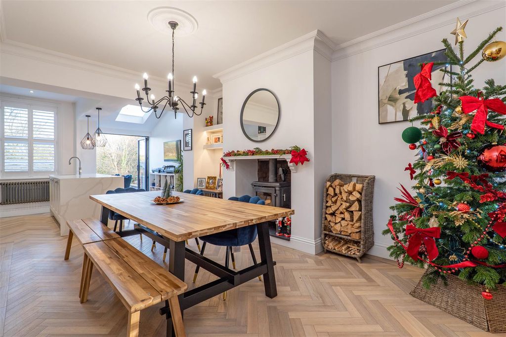 Property photo 3 of 33 Dining Room