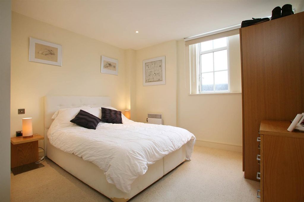 Property photo 3 of 12 Bedroom.Jpg