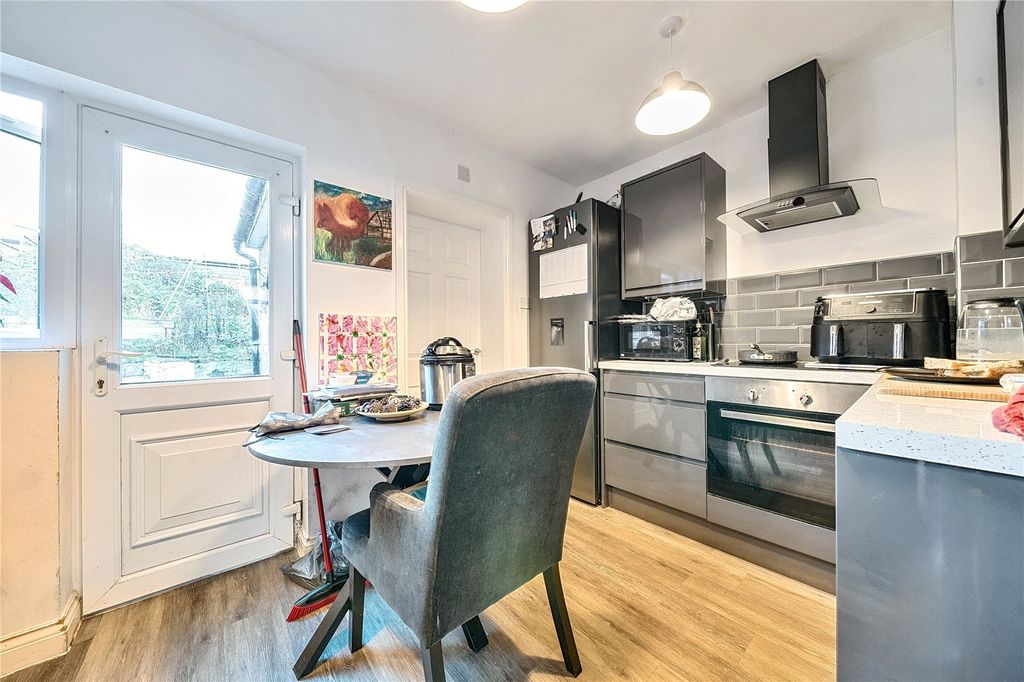 Property photo 3 of 12 Kitchen