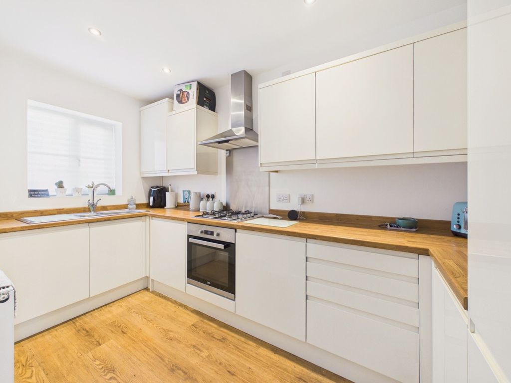 Property photo 3 of 13 5216975