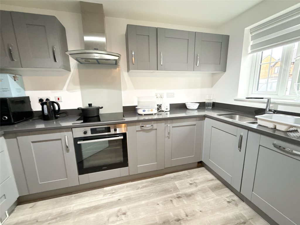 Property photo 3 of 16 Kitchen