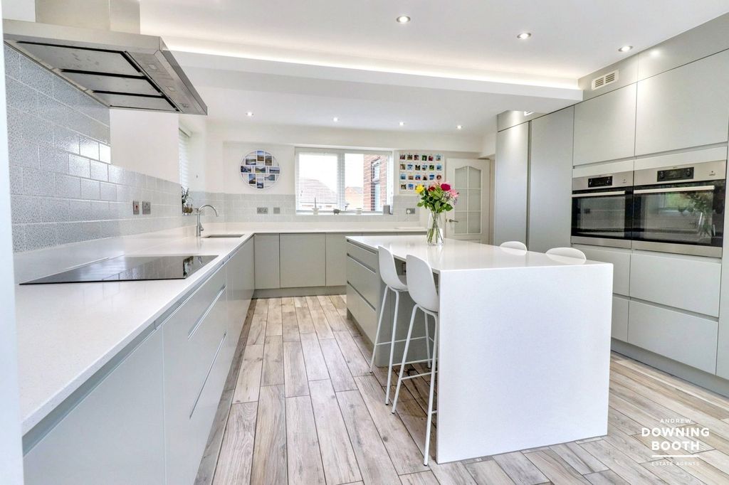 Property photo 2 of 30