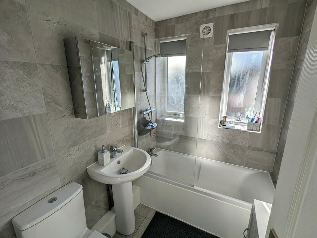 Property photo 3 of 10 51639_100393019911_Img_06_0000.Jpeg