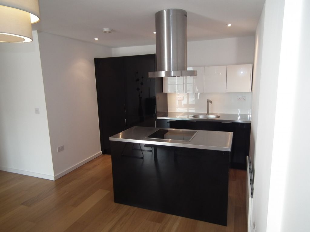 Property photo 2 of 10 Kitchen
