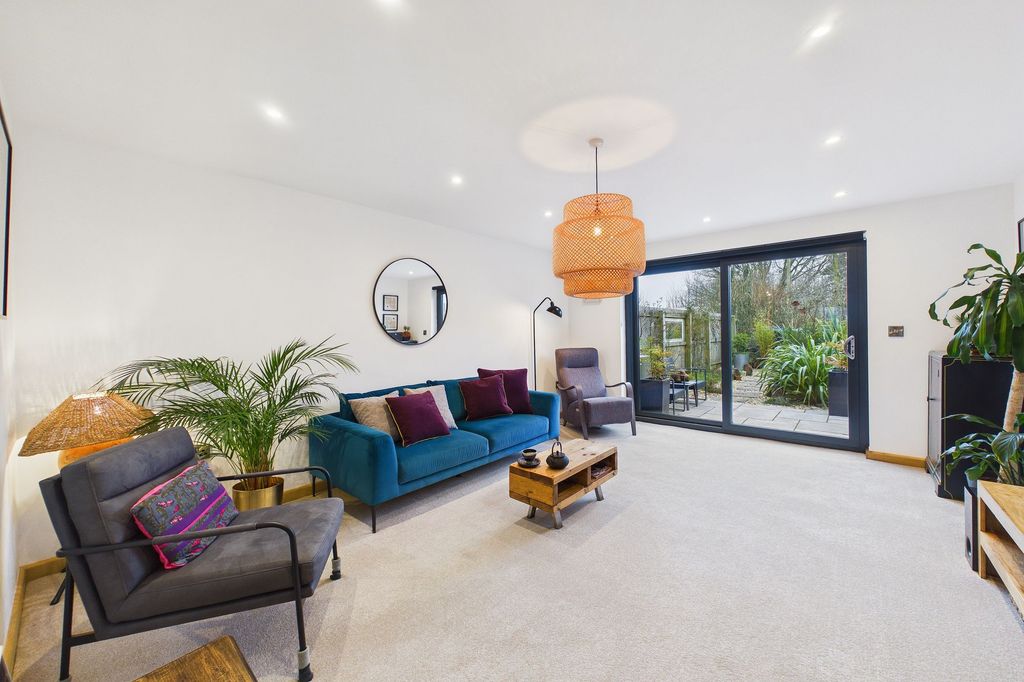 Property photo 3 of 27