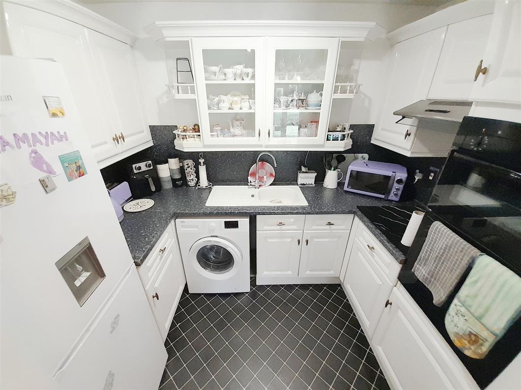 Property photo 3 of 14 6