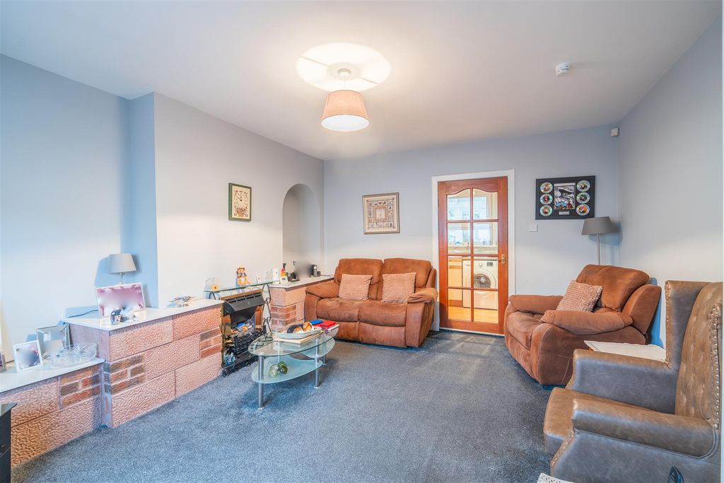 Property photo 3 of 15 Lounge.Jpg