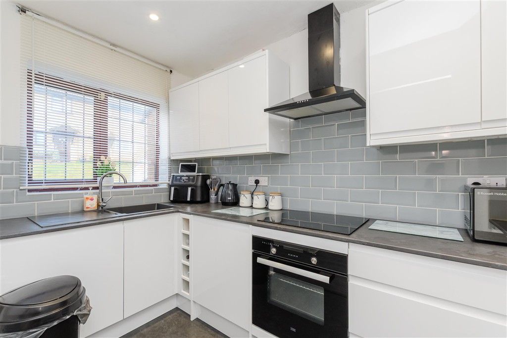 Property photo 3 of 7 Kitchen