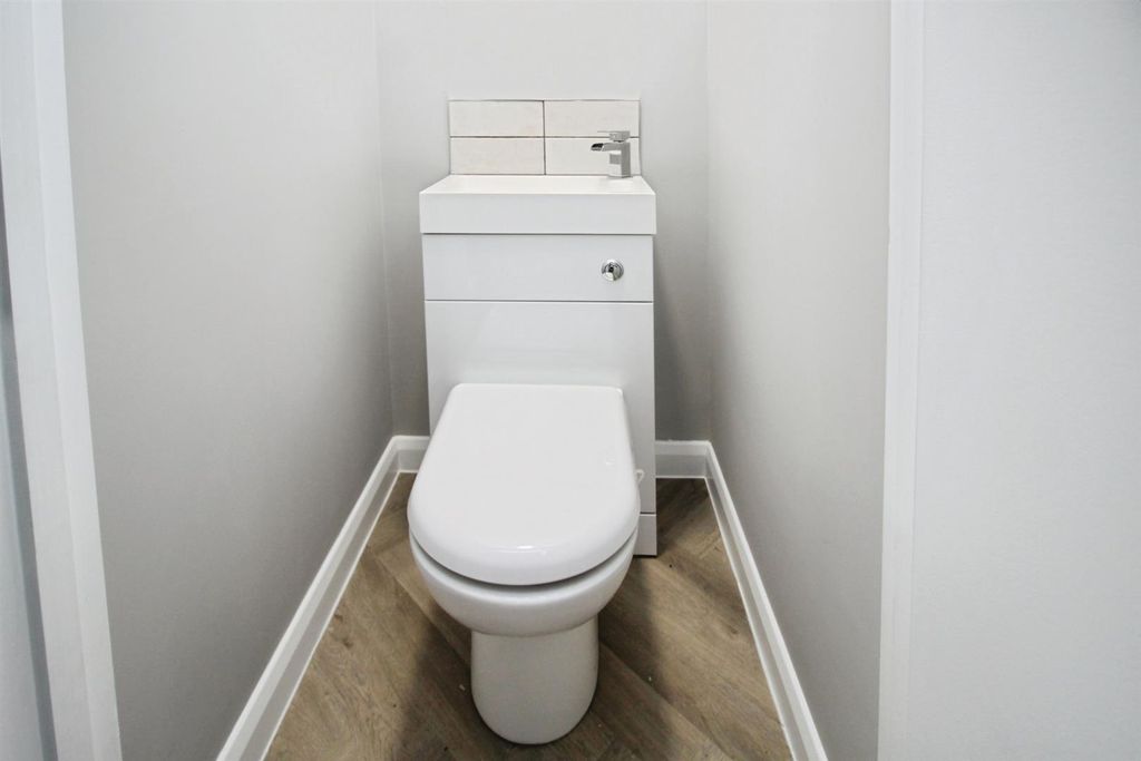 Property photo 3 of 12 WC