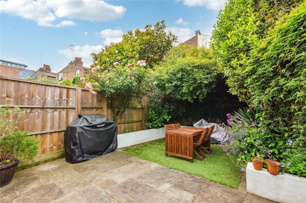 Property photo 3 of 14 Garden