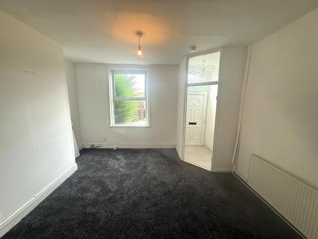 Property photo 1 of 6 Lounge