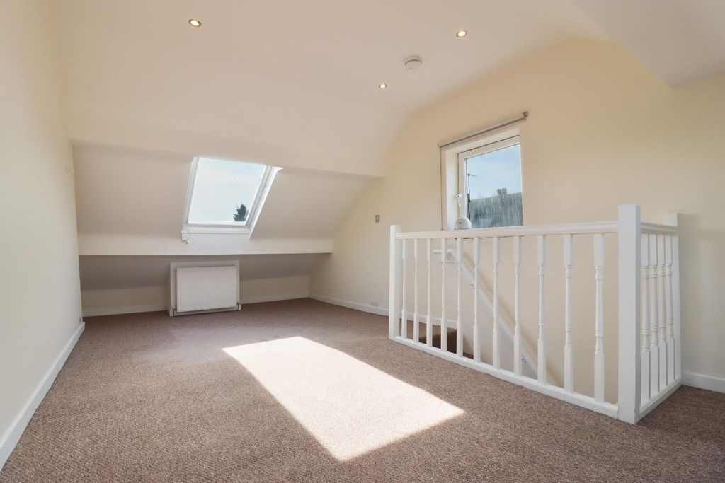 Property photo 2 of 16 Bedroom 1