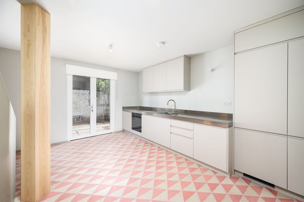 Property photo 1 of 14 (Main)