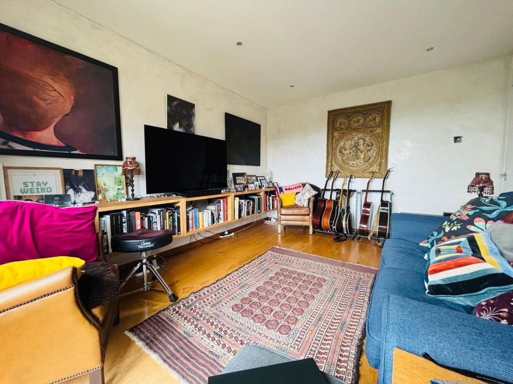 Property photo 3 of 7 Original-0A45B08D-856D-46D6-8Ccb-2E455D576C8D.Jpeg