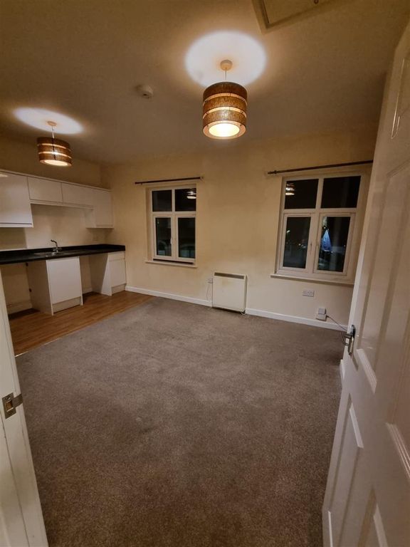 Property photo 3 of 8 1000050607.Jpg