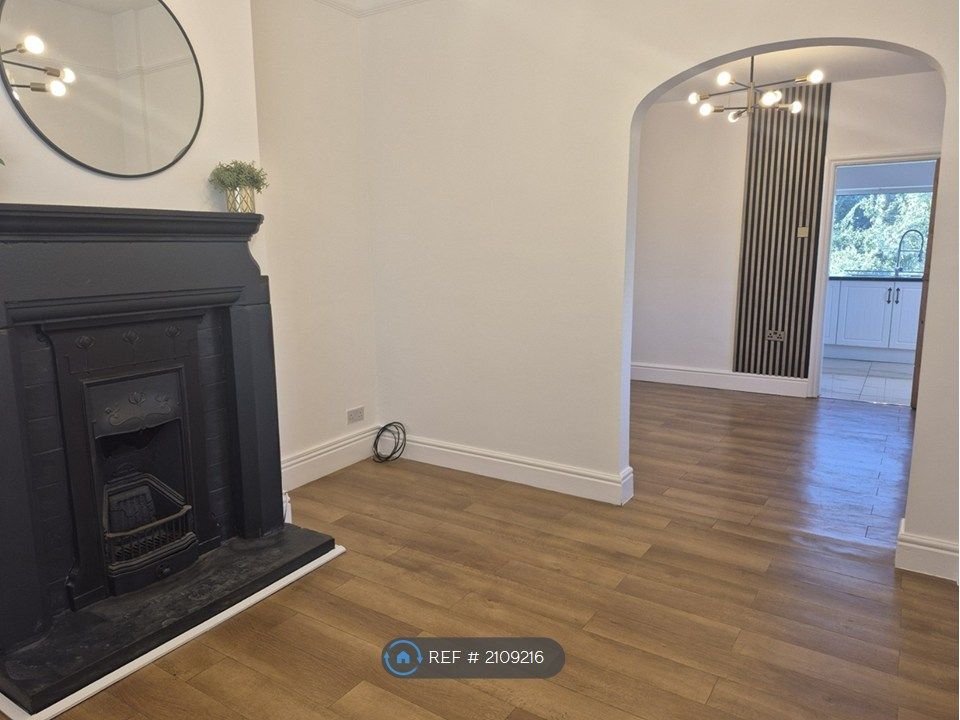Property photo 2 of 11 Lounge Through To Kitchen