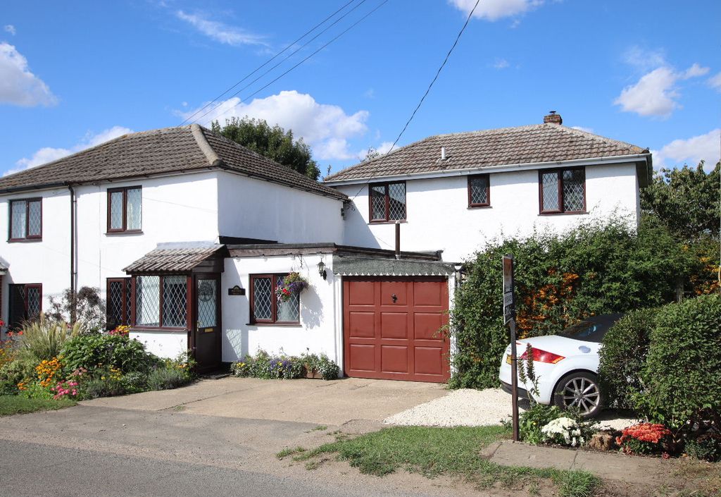 Property photo 1 of 33 Rectory Road, Weeley