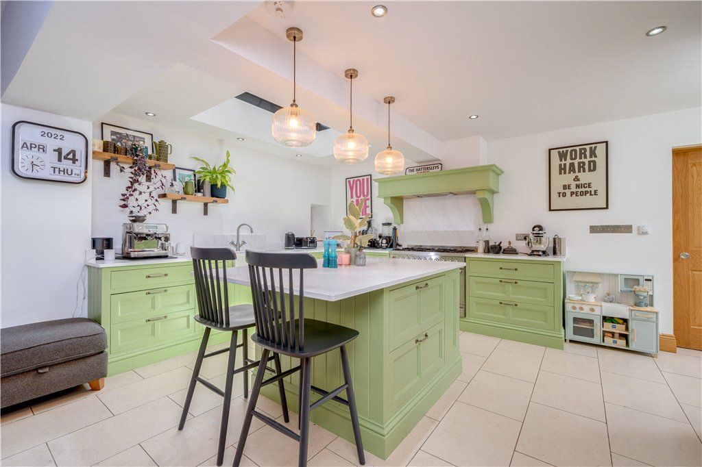 Property photo 3 of 17 Kitchen