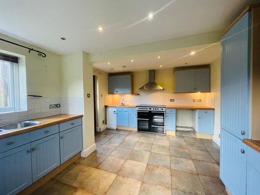 Property photo 3 of 10 Kitchen/ Breakfast Room