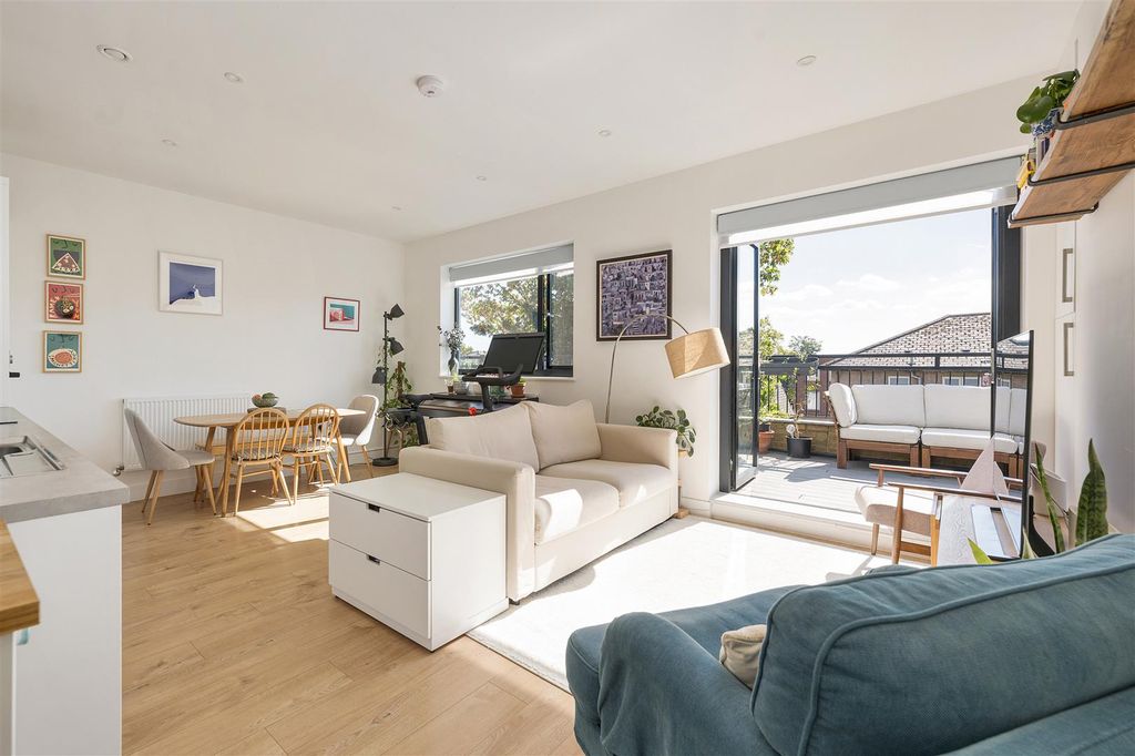 Property photo 1 of 24 Altherton Mews, E7