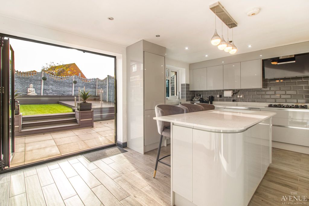 Property photo 2 of 18 4648625