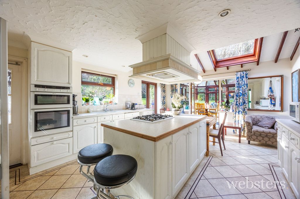 Property photo 3 of 37