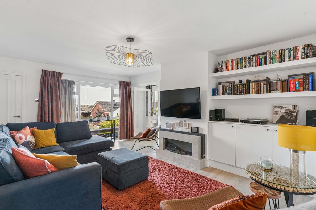 Property photo 2 of 19