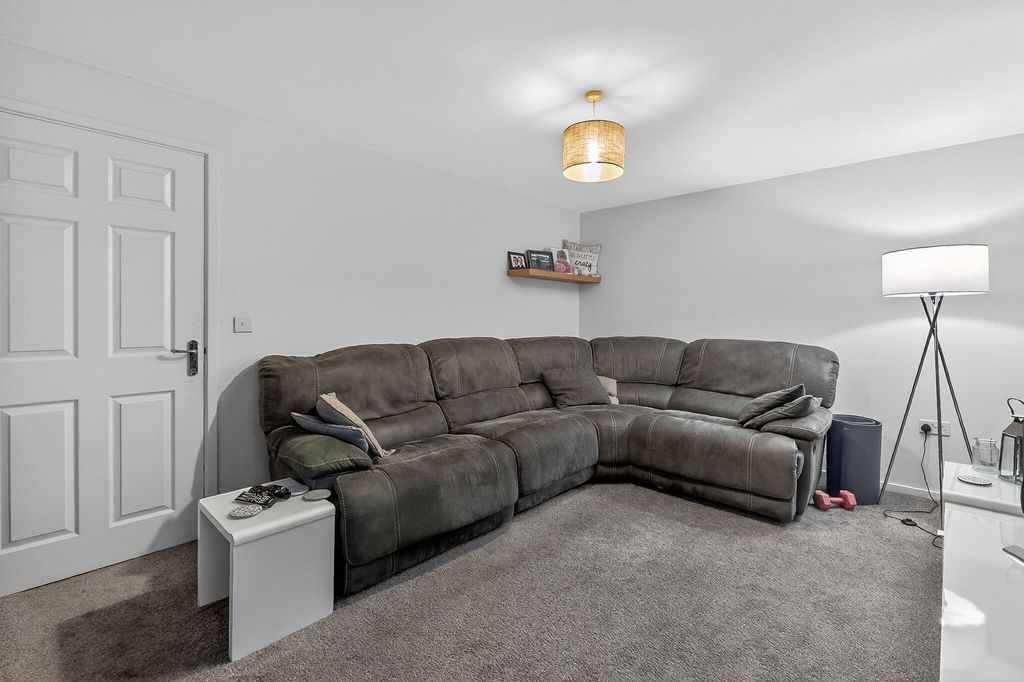 Property photo 2 of 27