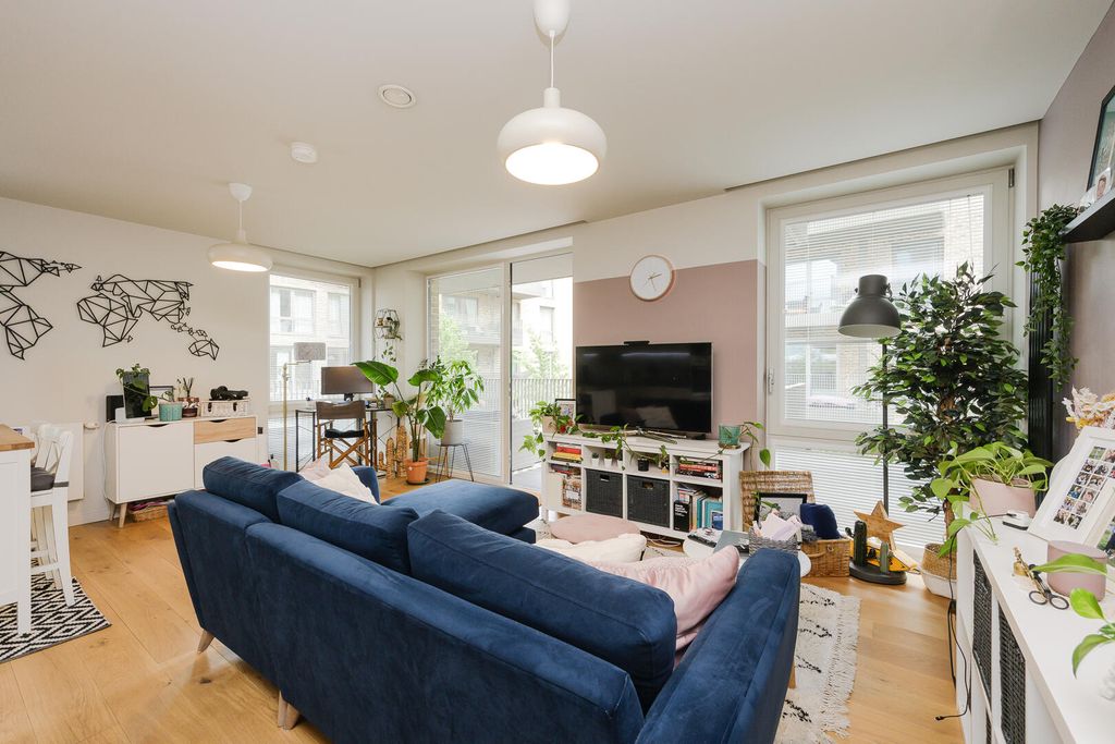 Property photo 2 of 12 Living Room