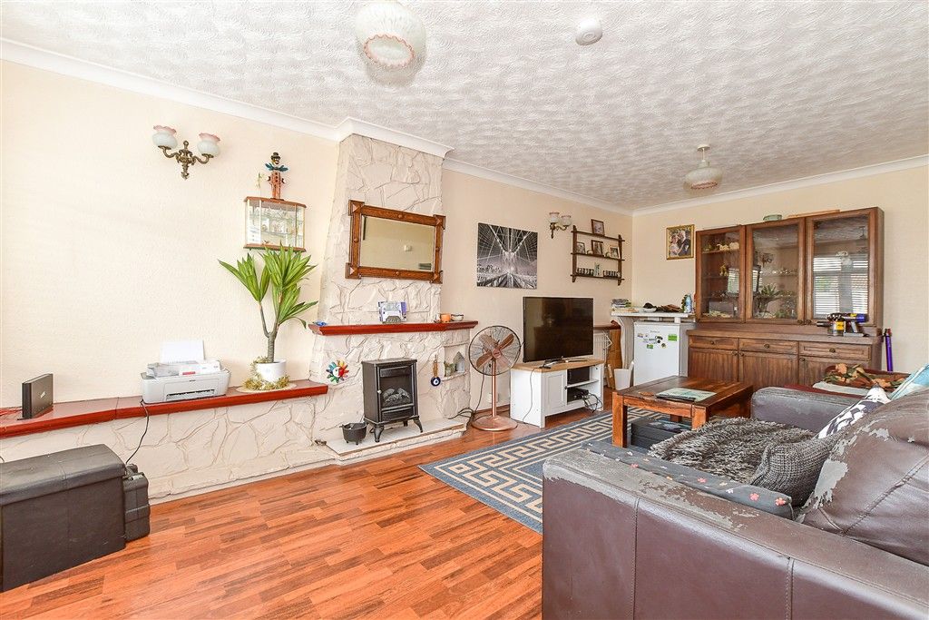 Property photo 3 of 11 Lounge