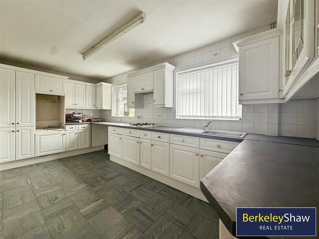 Property photo 3 of 25