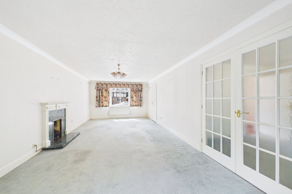 Property photo 3 of 20 Living Room