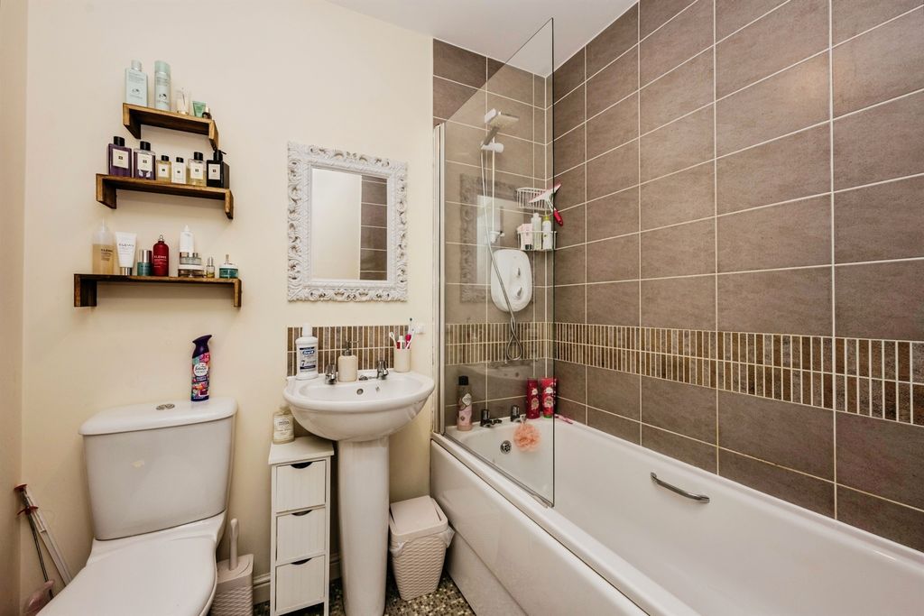 Property photo 3 of 13