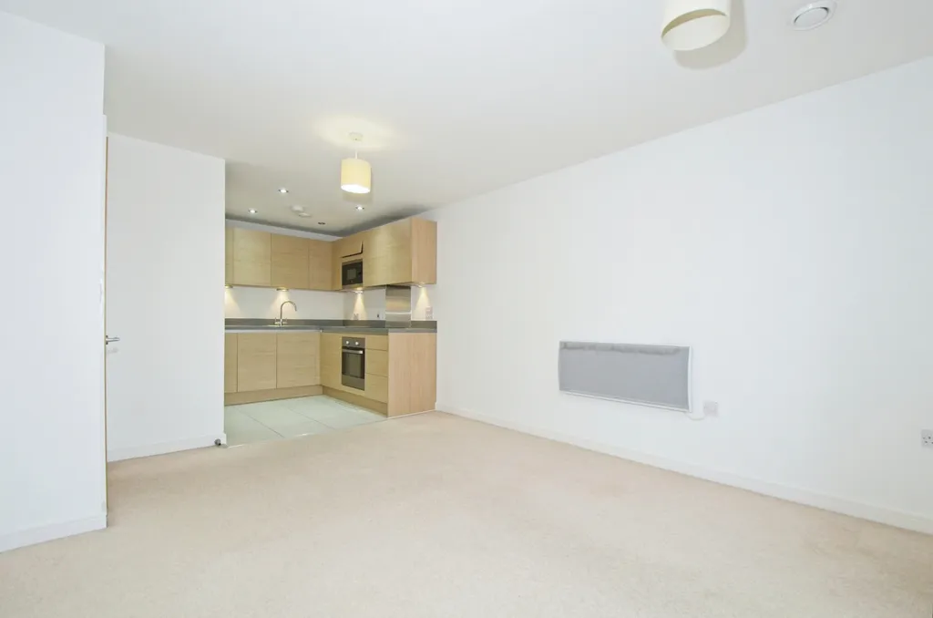 Apartment in Cardiff, Grangetown - View 3
