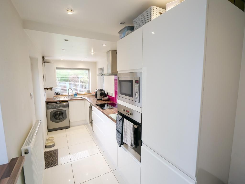 Property photo 2 of 11 Kitchen