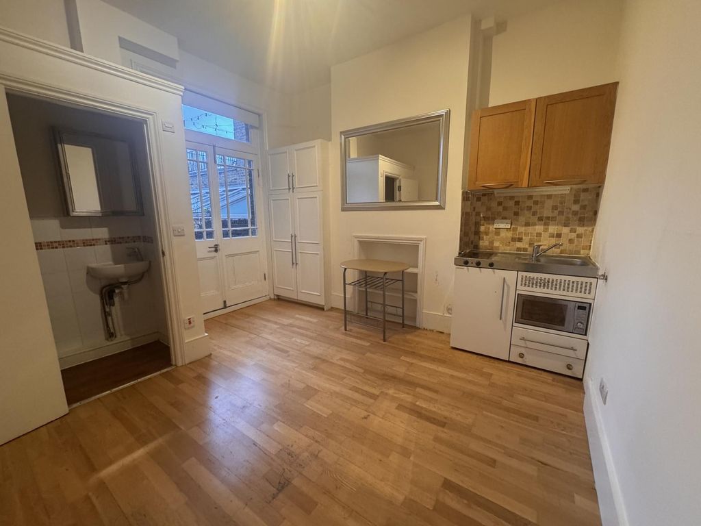 Property photo 1 of 6 Photo 10