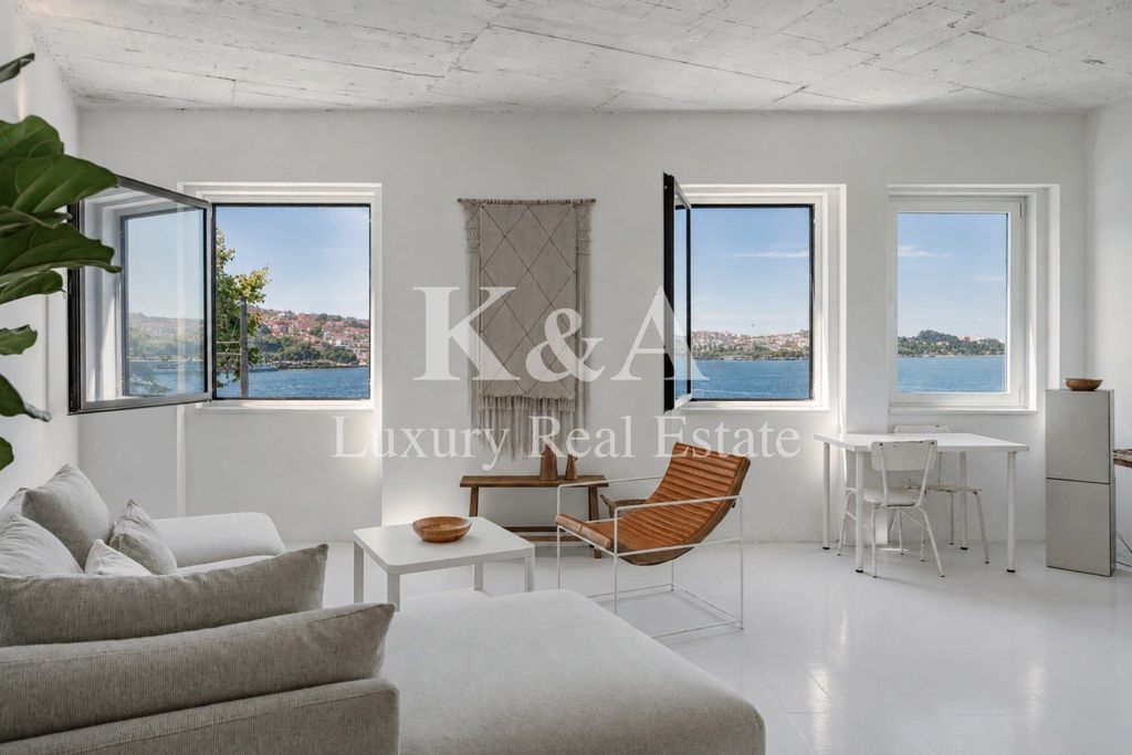 Property photo 1 of 23 One-Bedroom Apartment In A Prime Location Of Porto