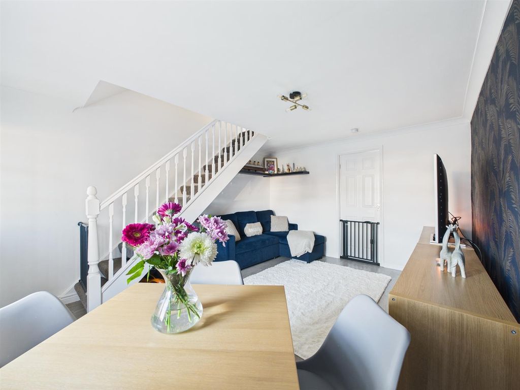 Property photo 3 of 16 Cam03782G0-Pr0237-Still005_Alt.Jpg